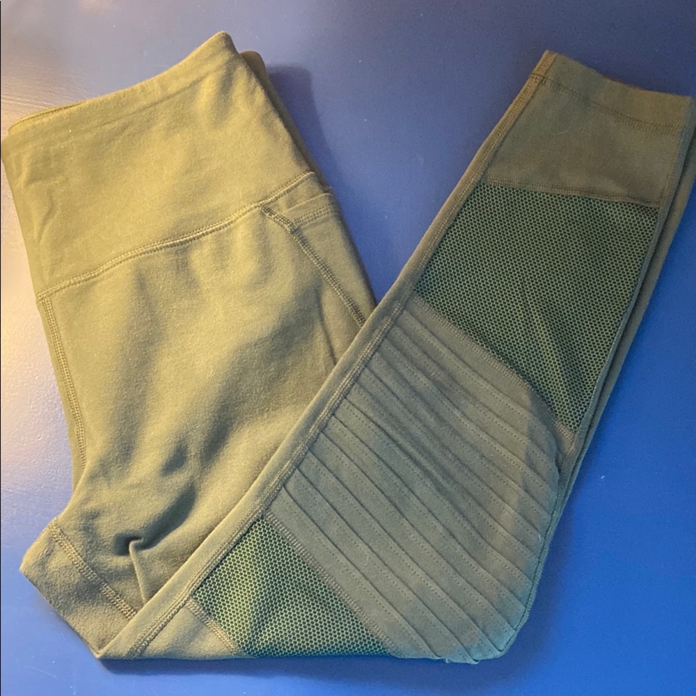Reebok Army Green Leggings with Stretchy Athletic Material Medium NWOTs M